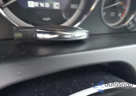 2010 Mercedes-Benz E 350 z USA, uszkodzony, nr VIN WDDKJ5GBXAF048703